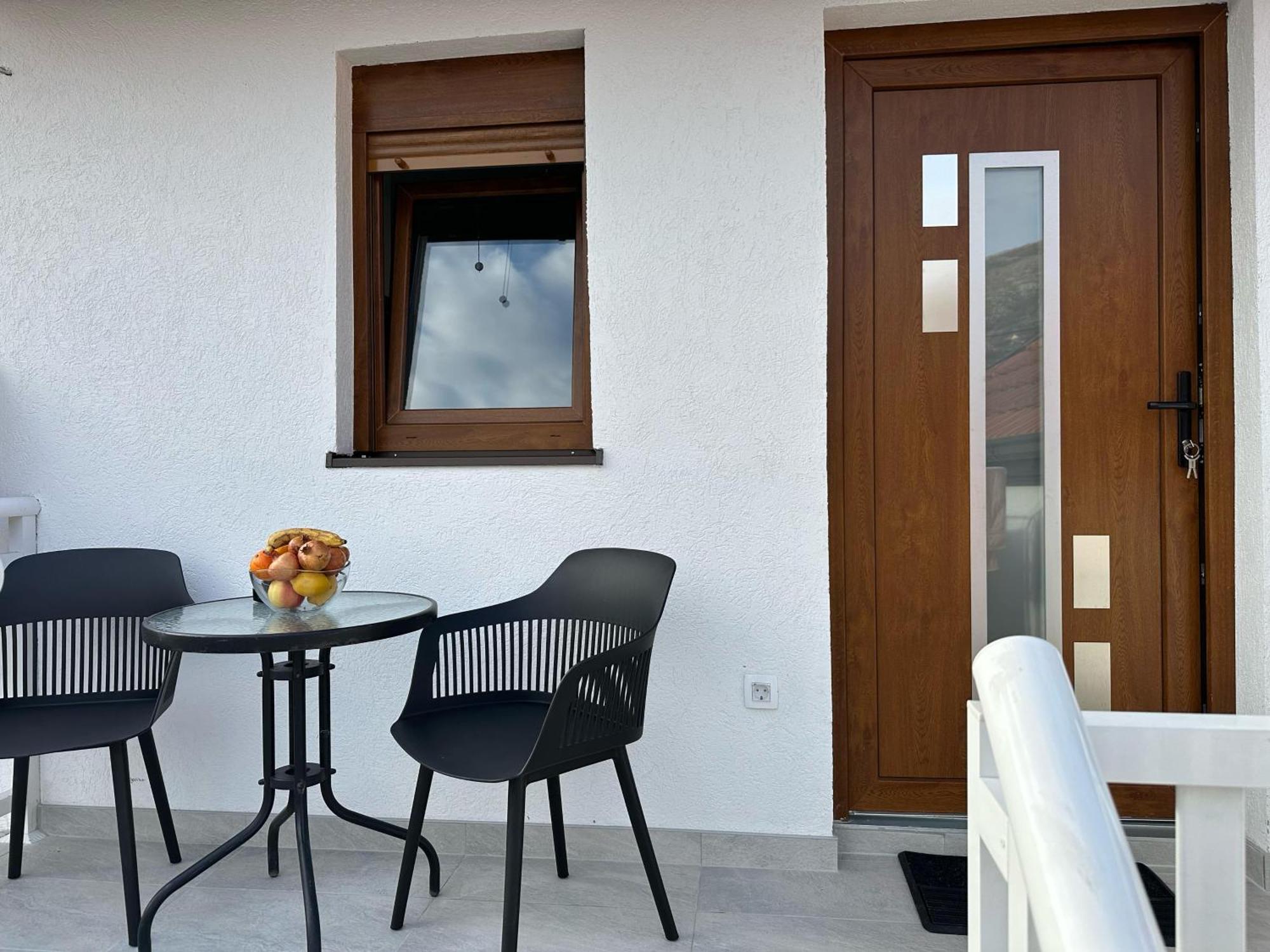 Apartment 16Th Street Mostar Exteriör bild